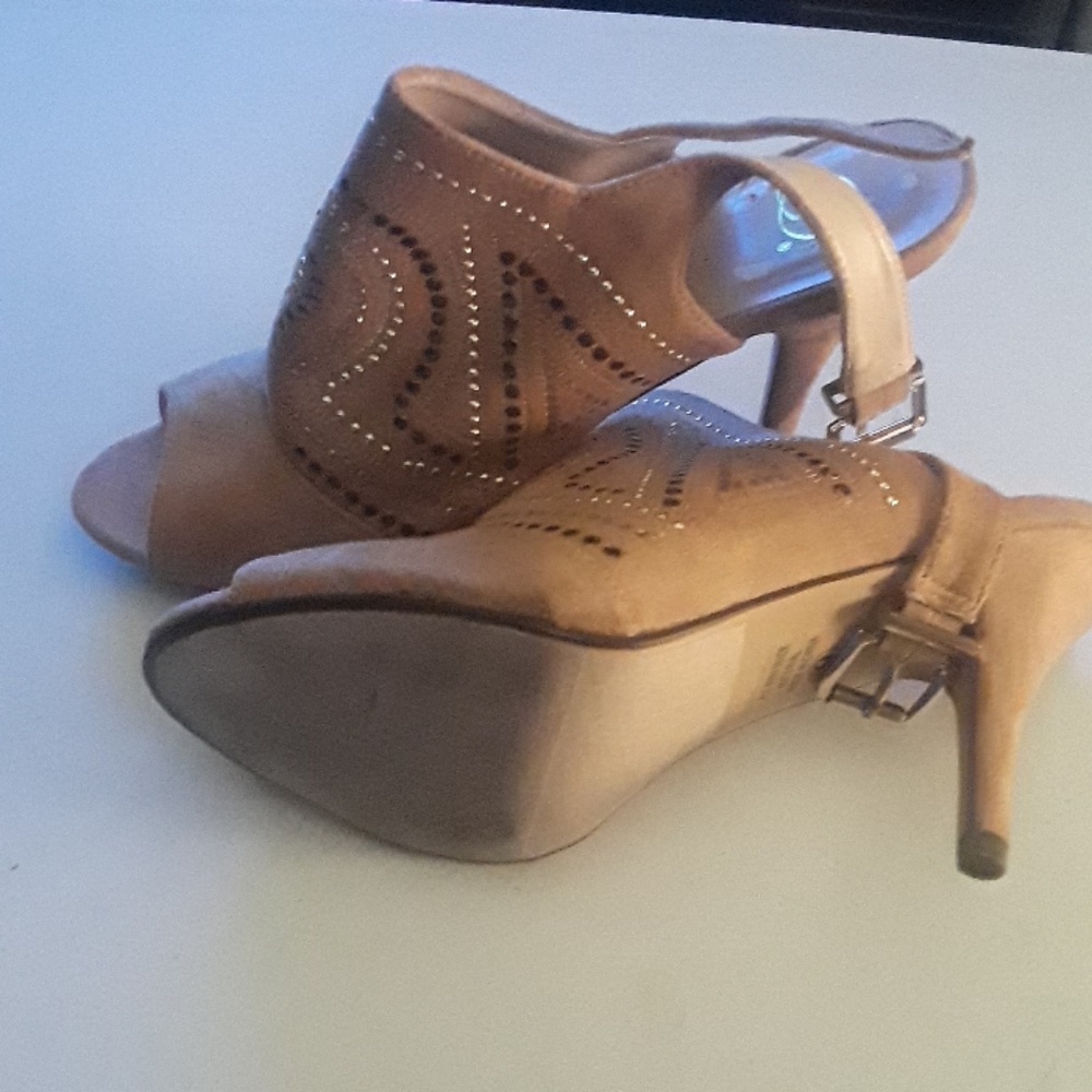 Shoes - Picture 3 of 4